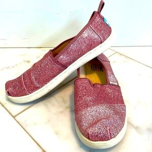 Tom’s sparkle slip-on women’s 6/youth 4